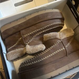 ShuShop Brown Fur-Lined Women's Slippers